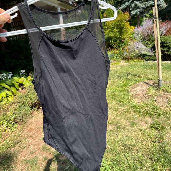 BUNDLE: Lululemon Size 4 Tops - Picture 12 of 16